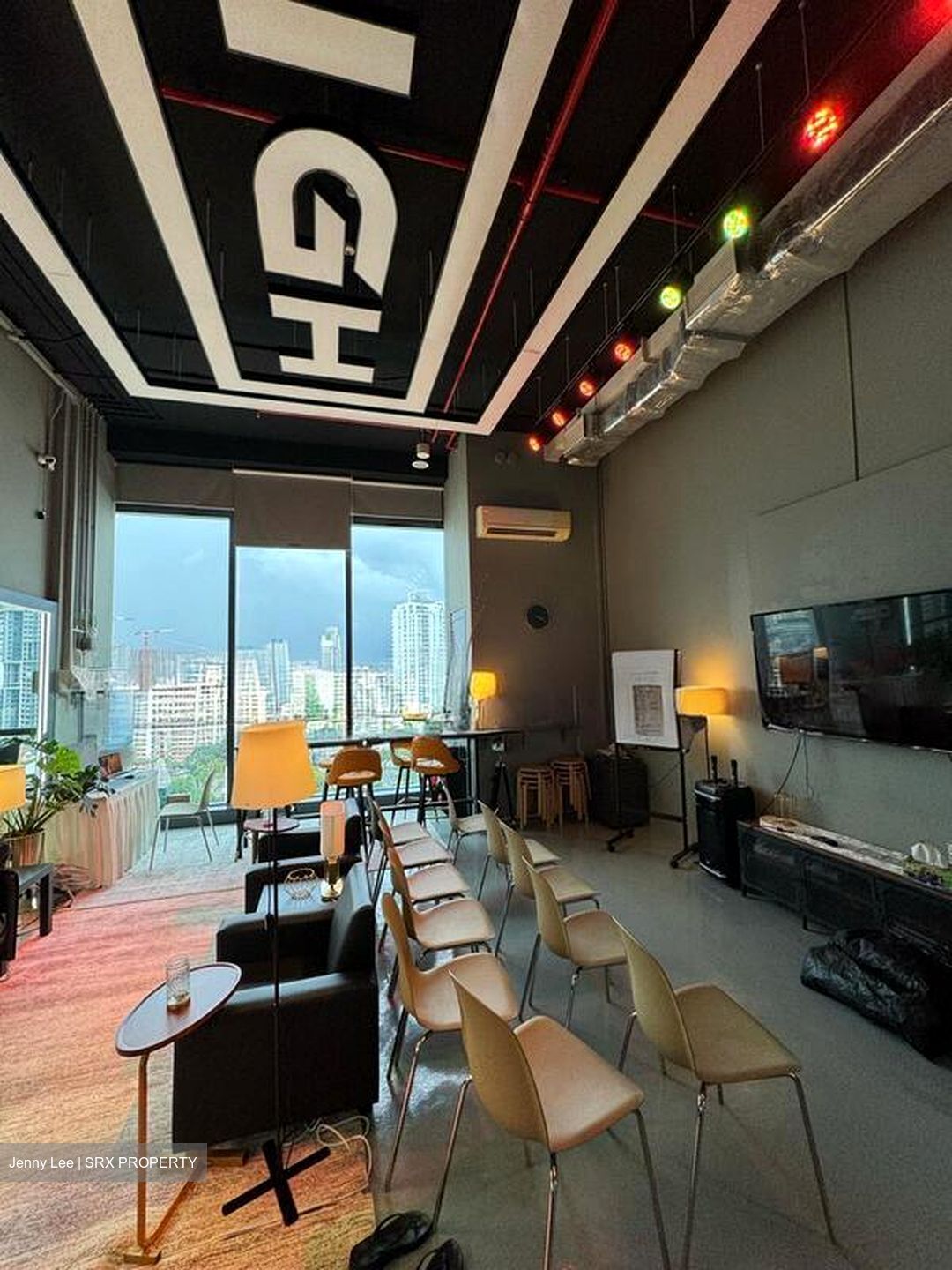 Centrium Square (D8), Office #573408831